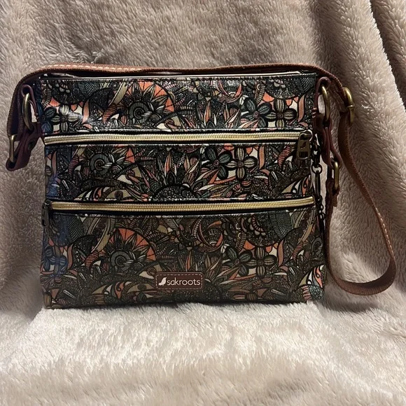 SAKROOTS Artist Circle City Crossbody - Picture 6 of 17